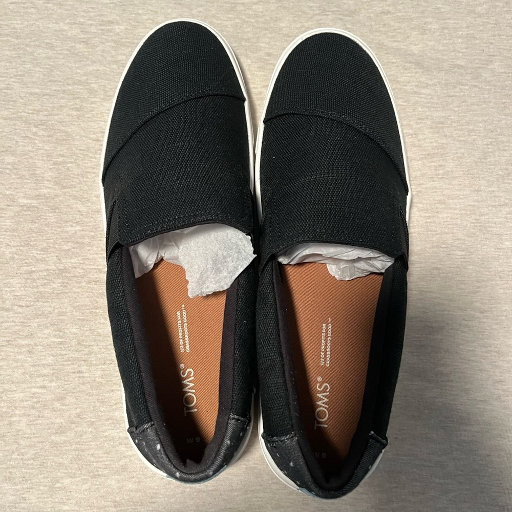 Toms black heritage women’s flats, size 9